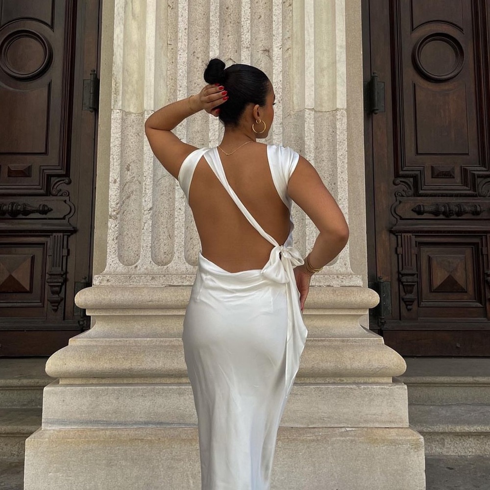 The Bar Max Midi Dress in White!